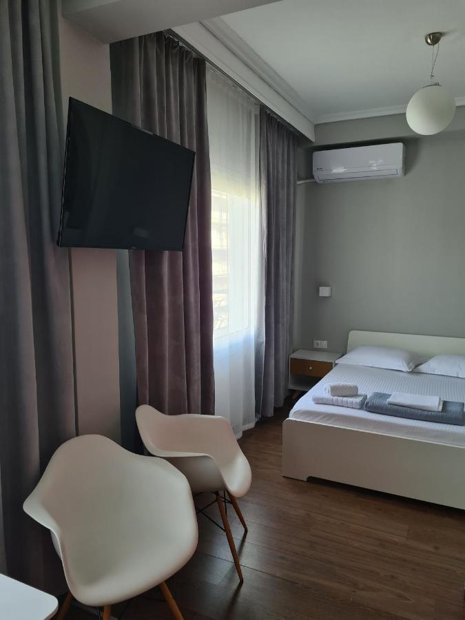 Red Rooms Tsimiski 60 Thessaloniki Exterior photo